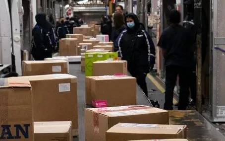 Predictive supply chain tracking dashboard